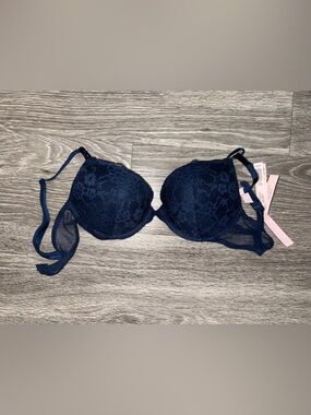 NWT Victoria’s Secret Lace Bra